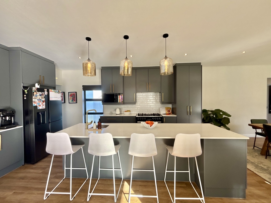 4 Bedroom Property for Sale in Sandown Western Cape
